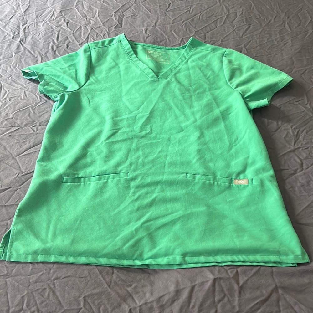 Figs Surgical Green Casma 3 pocket Scrub top
